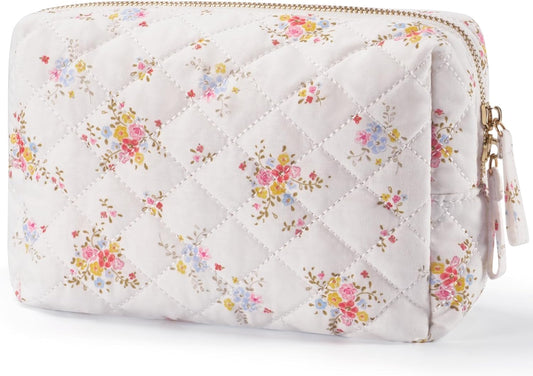 Medium Makeup Bag Floral Cotton Quilted Cosmetic Travel Bag for Women Cute White Flower Coquette Toiltry Bag Aesthetic Compact Makeup Pouch for Traveling Essentials